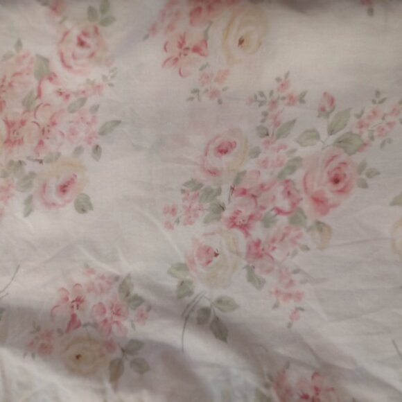 Simply Shabby Chic Ruffled Tablecloth - Picture 2 of 2